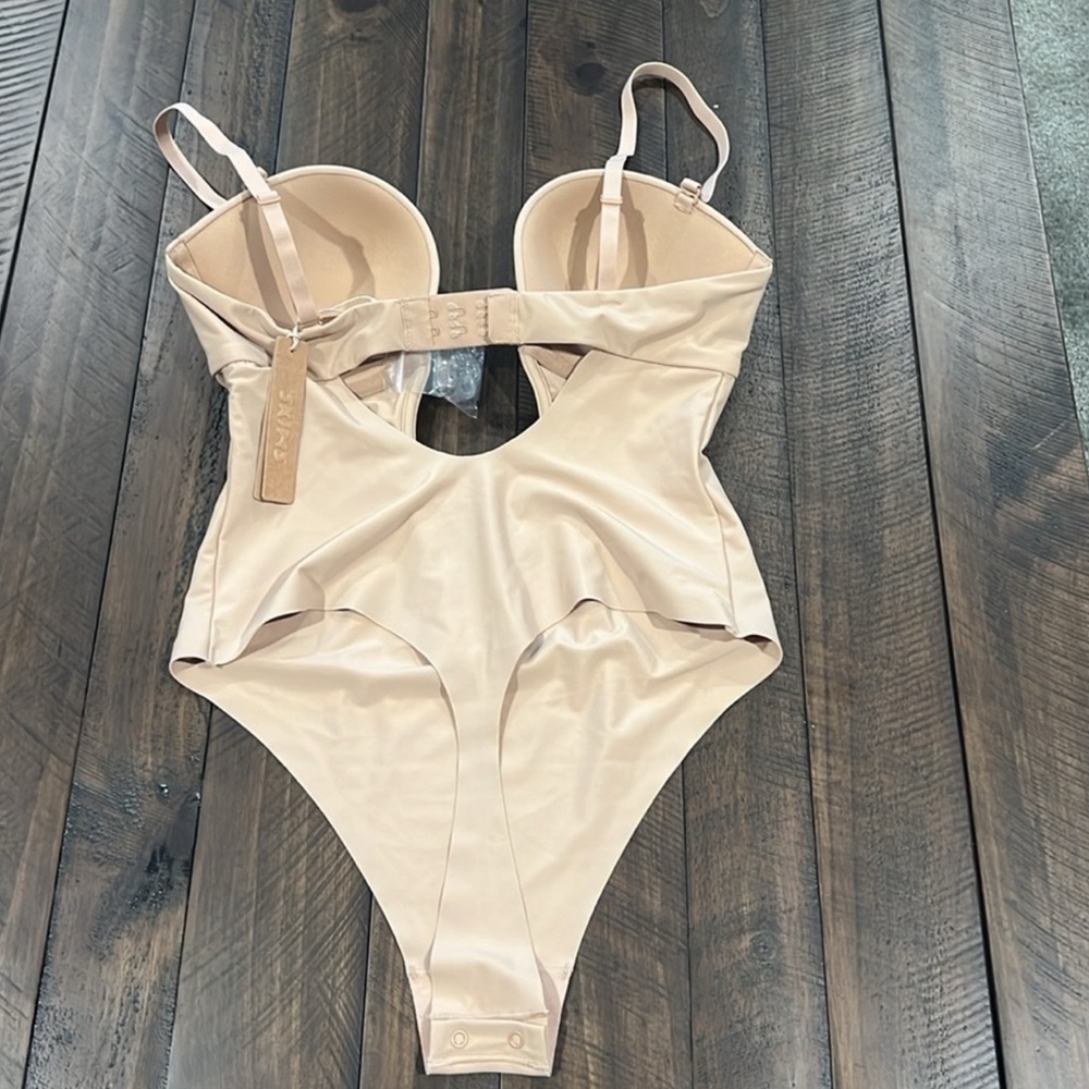 Skims Deep Plunge Shapewear Bodysuit - Picture 3 of 9